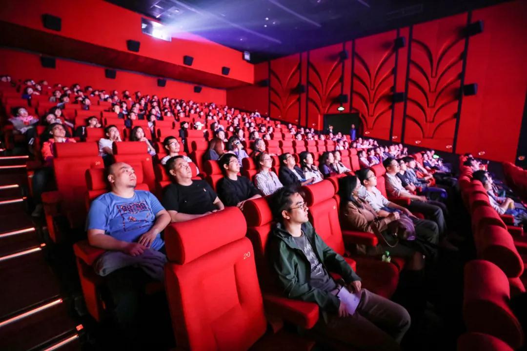 独家放映！多多屋影院带你畅享百变电影世界