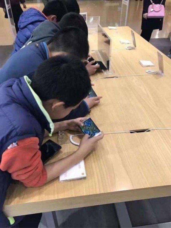 手机经常收到游戏推荐信息 学生手机频繁收到游戏推荐信息，如何应对？