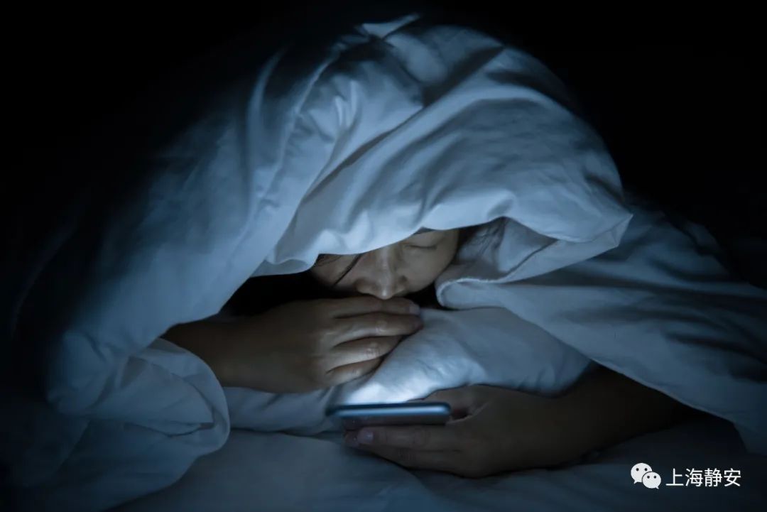 横屏玩的小游戏_横屏打游戏_手机横屏玩游戏的小孩