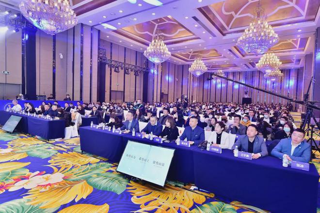 台下人走过不见旧颜色是什么歌_台下人走过是什么歌_台下人